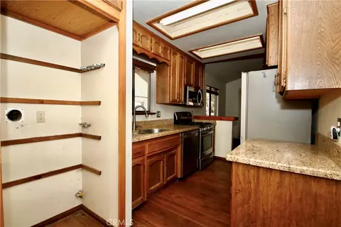 Kitchen - 867 Ash, Big Bear City, CA 92314 photo 4 of 4