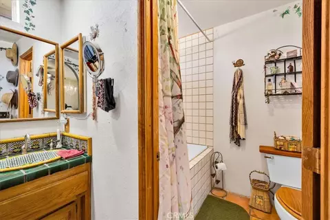 Bath - 10341 Pinon Ave, Morongo Valley, CA 92256 photo 2 of 3