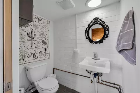 Bath - 63433 Belmont St, Joshua Tree, CA 92252 photo 1 of 3