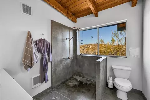 Bath - 63433 Belmont St, Joshua Tree, CA 92252 photo 2 of 3