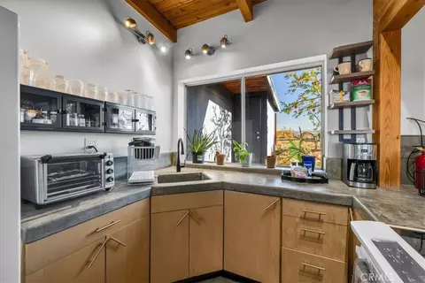 Kitchen - 63433 Belmont St, Joshua Tree, CA 92252 photo 5 of 5