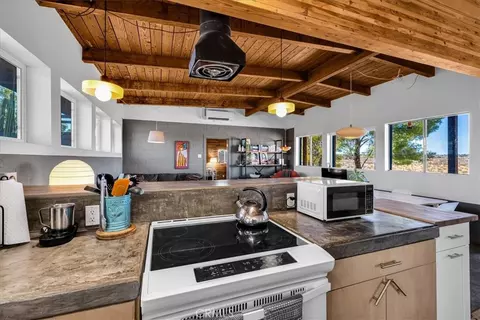 Kitchen - 63433 Belmont St, Joshua Tree, CA 92252 photo 4 of 5