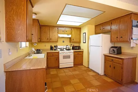 Kitchen - 56347 Tamarisk Ct, Yucca Valley, CA 92284 photo 1 of 1