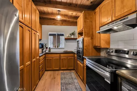 Kitchen - 8715 Desert Shadows Rd, Joshua Tree, CA 92252 photo 2 of 6