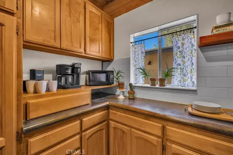 Kitchen - 8715 Desert Shadows Rd, Joshua Tree, CA 92252 photo 5 of 6