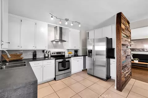 Kitchen - 61537 Valley View Dr, Joshua Tree, CA 92252 photo 2 of 3
