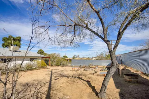 Exterior - 61537 Valley View Dr, Joshua Tree, CA 92252 photo 5 of 13