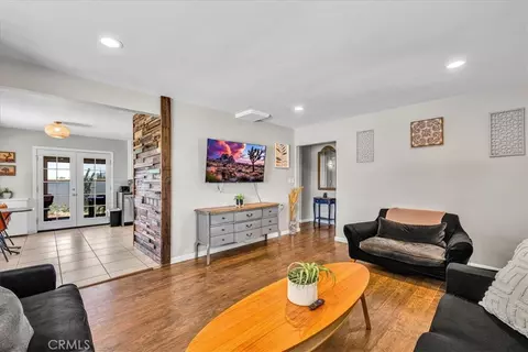 Living - 61537 Valley View Dr, Joshua Tree, CA 92252 photo 2 of 4