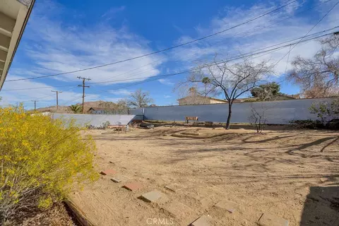 Exterior - 61537 Valley View Dr, Joshua Tree, CA 92252 photo 4 of 13