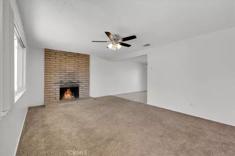 Living - 60796 Natoma Trl, Joshua Tree, CA 92252 photo 2 of 5