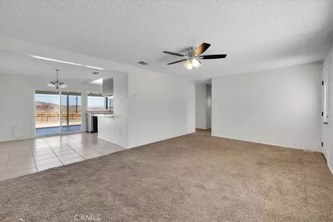 Living - 60796 Natoma Trl, Joshua Tree, CA 92252 photo 4 of 5