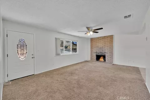 Living - 60796 Natoma Trl, Joshua Tree, CA 92252 photo 3 of 5