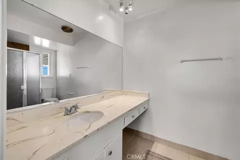 Bath - 60796 Natoma Trl, Joshua Tree, CA 92252 photo 2 of 3