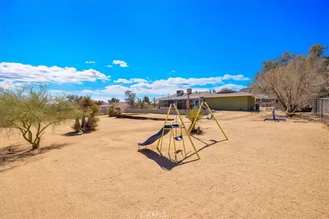 Exterior - 60796 Natoma Trl, Joshua Tree, CA 92252 photo 9 of 15