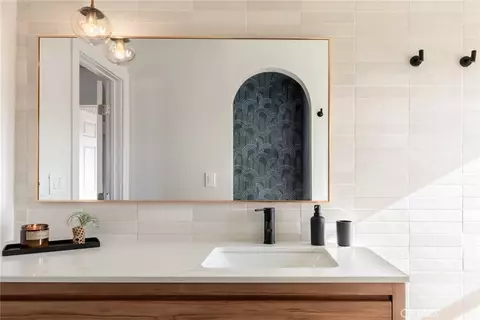 Bath - 2360 Sand Dr, Landers, CA 92285 photo 1 of 4