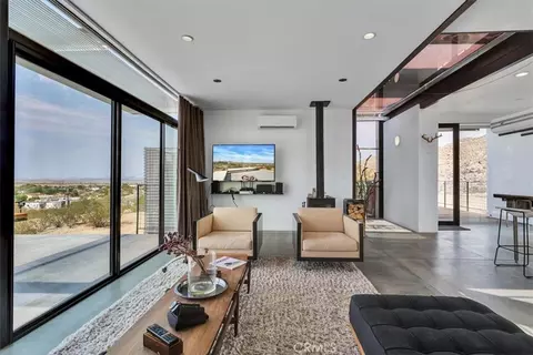 Living - 6957 Alturas Dr, Joshua Tree, CA 92252 photo 4 of 6