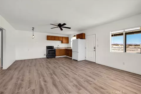 Living - 5828 Steeg Rd, Twentynine Palms, CA 92277 photo 3 of 9