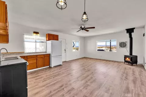 Living - 5828 Steeg Rd, Twentynine Palms, CA 92277 photo 6 of 9