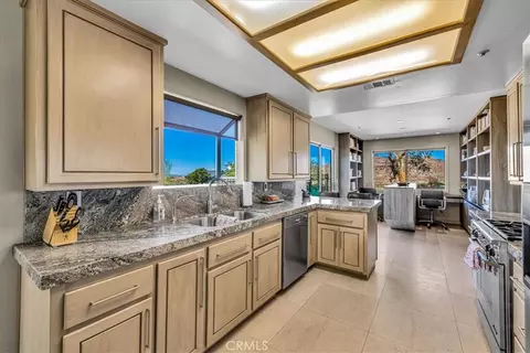 Kitchen - 61676 Pueblo Trl, Joshua Tree, CA 92252 photo 3 of 4