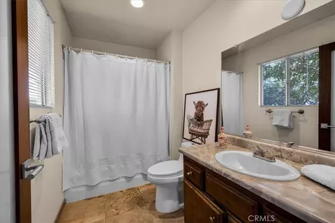 Bath - 61676 Pueblo Trl, Joshua Tree, CA 92252 photo 1 of 2