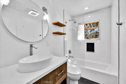 Bath - 61381 Alta Mura, Joshua Tree, CA 92252 photo 3 of 3