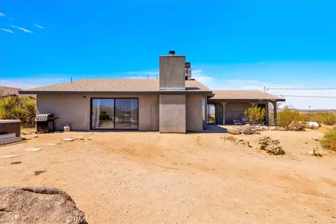 Exterior - 7119 Saddleback Rd, Joshua Tree, CA 92252 photo 5 of 17