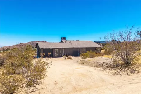 Exterior - 7119 Saddleback Rd, Joshua Tree, CA 92252 photo 2 of 17