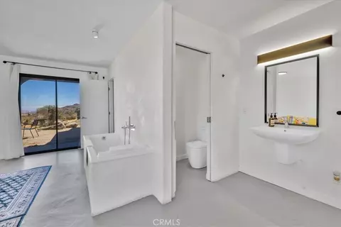 Bath - 7119 Saddleback Rd, Joshua Tree, CA 92252 photo 2 of 5