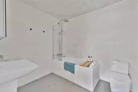 Bath - 7119 Saddleback Rd, Joshua Tree, CA 92252 photo 5 of 5