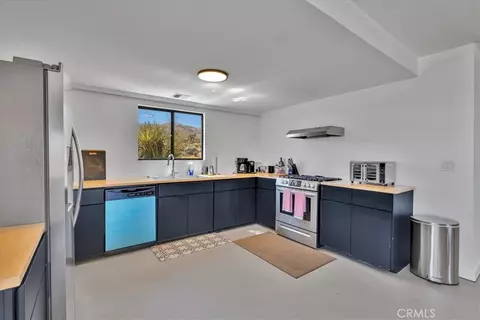 Kitchen - 7119 Saddleback Rd, Joshua Tree, CA 92252 photo 2 of 3