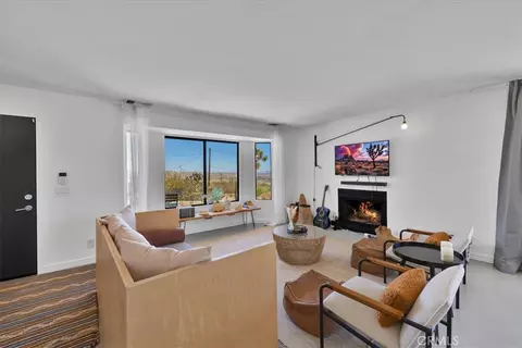 Living - 7119 Saddleback Rd, Joshua Tree, CA 92252 photo 2 of 4