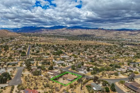 View/Area - 7983 Grand, Yucca Valley, CA 92284 photo 2 of 7