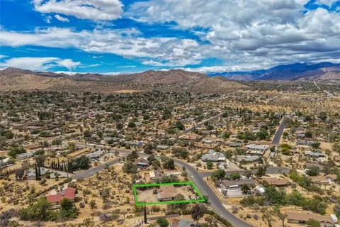 View/Area - 7983 Grand, Yucca Valley, CA 92284 photo 3 of 7