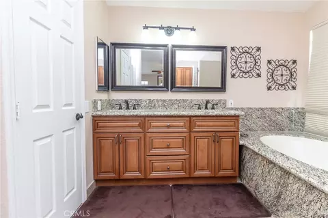 Bath - 915 Beach Dr, Needles, CA 92363 photo 1 of 12