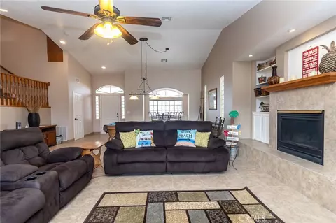Living - 915 Beach Dr, Needles, CA 92363 photo 3 of 6