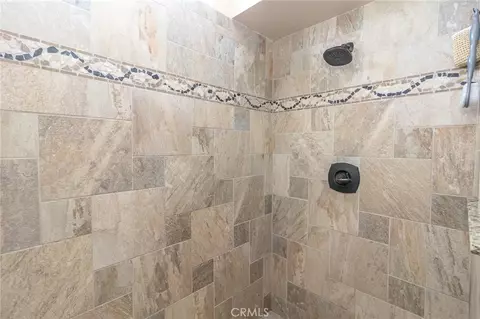 Bath - 915 Beach Dr, Needles, CA 92363 photo 3 of 12