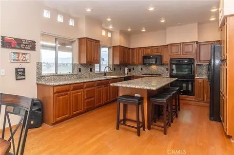 Kitchen - 915 Beach Dr, Needles, CA 92363 photo 4 of 6