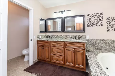 Bath - 915 Beach Dr, Needles, CA 92363 photo 5 of 12