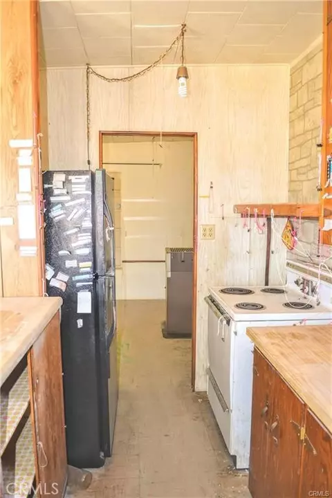 Kitchen - 4040 Peter Rabbit, Twentynine Palms, CA 92277 photo 3 of 3