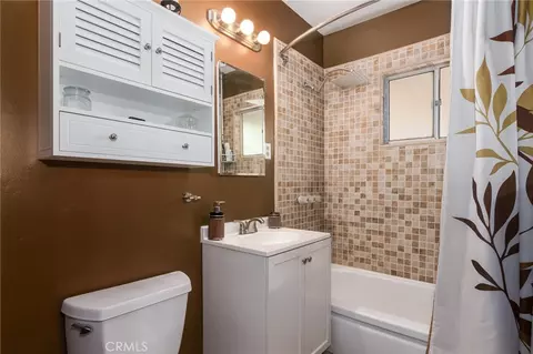 Bath - 61726 Hilltop, Joshua Tree, CA 92252 photo 2 of 2