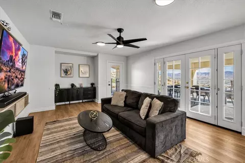 Living - 57024 Pinto Ct, Yucca Valley, CA 92284 photo 5 of 9