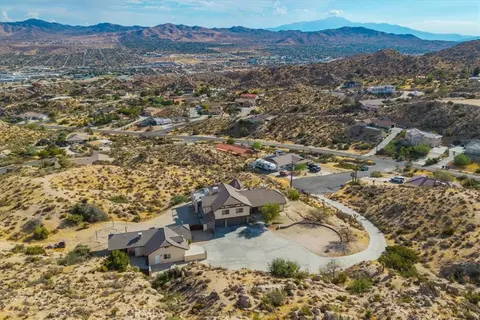 View/Area - 57024 Pinto Ct, Yucca Valley, CA 92284 photo 3 of 6