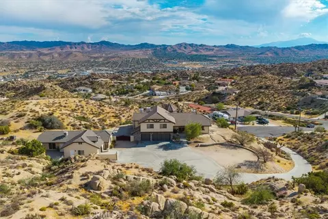 View/Area - 57024 Pinto Ct, Yucca Valley, CA 92284 photo 2 of 6