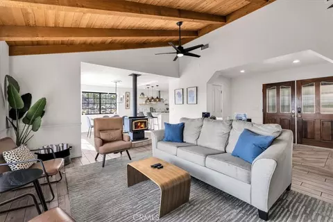 Living - 57024 Pinto Ct, Yucca Valley, CA 92284 photo 2 of 9