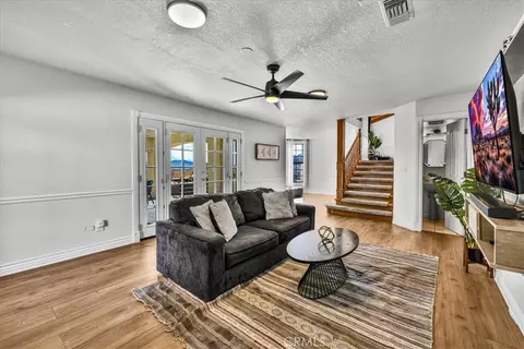 Living - 57024 Pinto Ct, Yucca Valley, CA 92284 photo 4 of 9