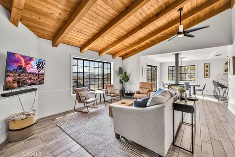 Living - 57024 Pinto Ct, Yucca Valley, CA 92284 photo 3 of 9