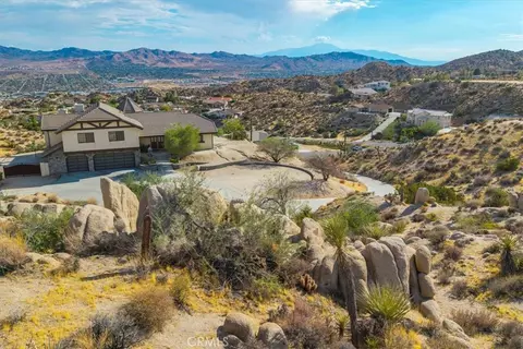 View/Area - 57024 Pinto Ct, Yucca Valley, CA 92284 photo 1 of 6