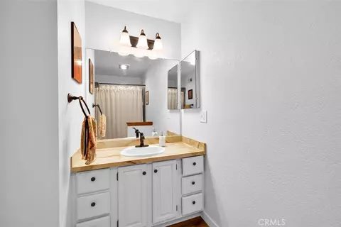 Bath - 61864 Alta Mura, Joshua Tree, CA 92252 photo 3 of 4