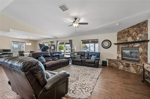 Living - 58235 Paxton, Yucca Valley, CA 92284 photo 2 of 3