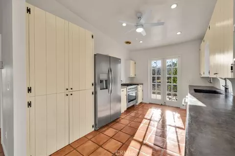 Kitchen - 51039 Canyon Rd, Morongo Valley, CA 92256 photo 2 of 4